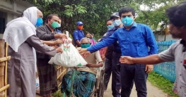 গঙ্গাচড়ায় ৫০০ পরিবার পেল ঈদ উপহার